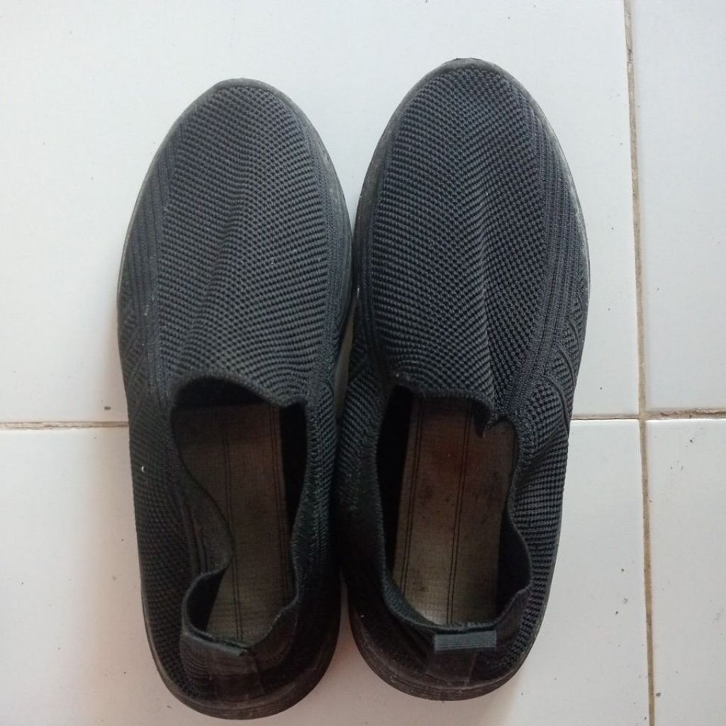 SEPATU BATAVIA UK 43 PRELOVED