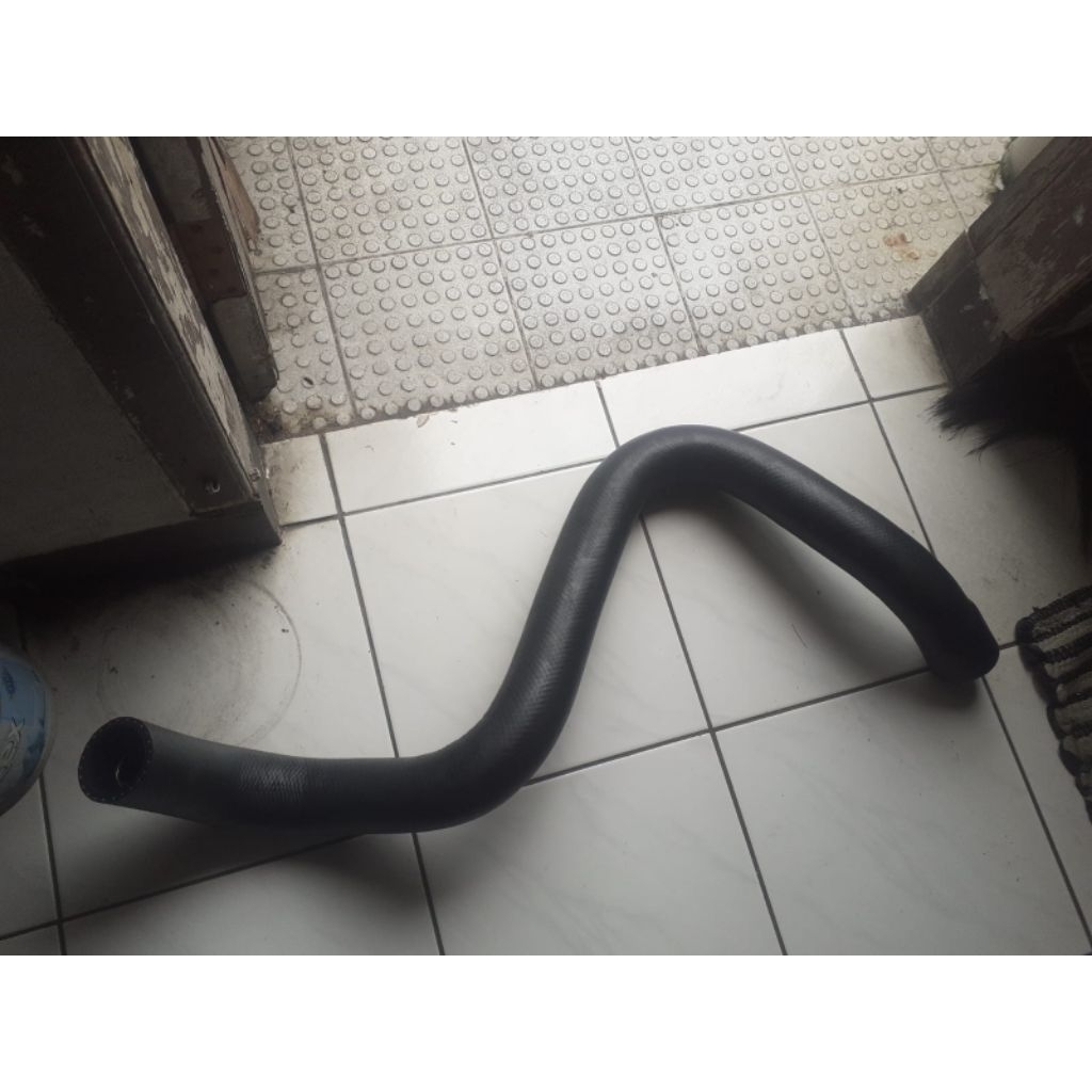 20Y-03-21890 Selang Radiator Bawah/Hose Radiator Komatsu PC200-6 Cummins Engine 20Y-03-21890