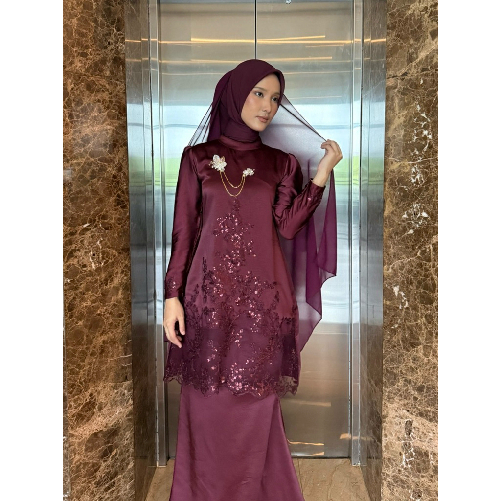 Preloved One Set Tunik Kurung Melayu Burgundy