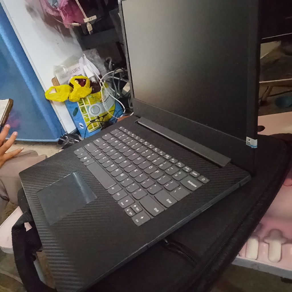 Laptop Lenovo AMD A9-9420 R5 RAM 8GB SSD, Layar 14" inch Slim(second mulus) TIDAK LEMOT