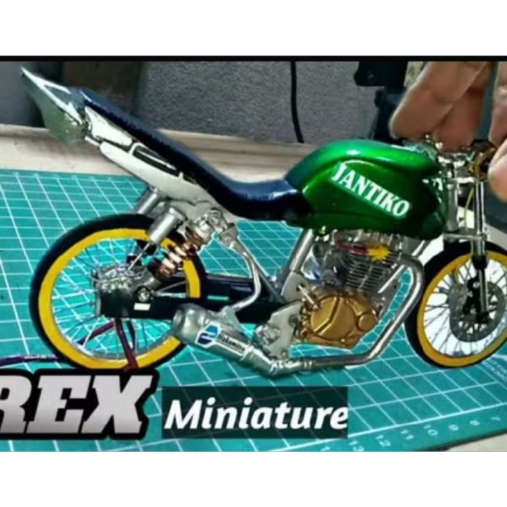 miniatur motor surex honda tiger hijau scala1;16