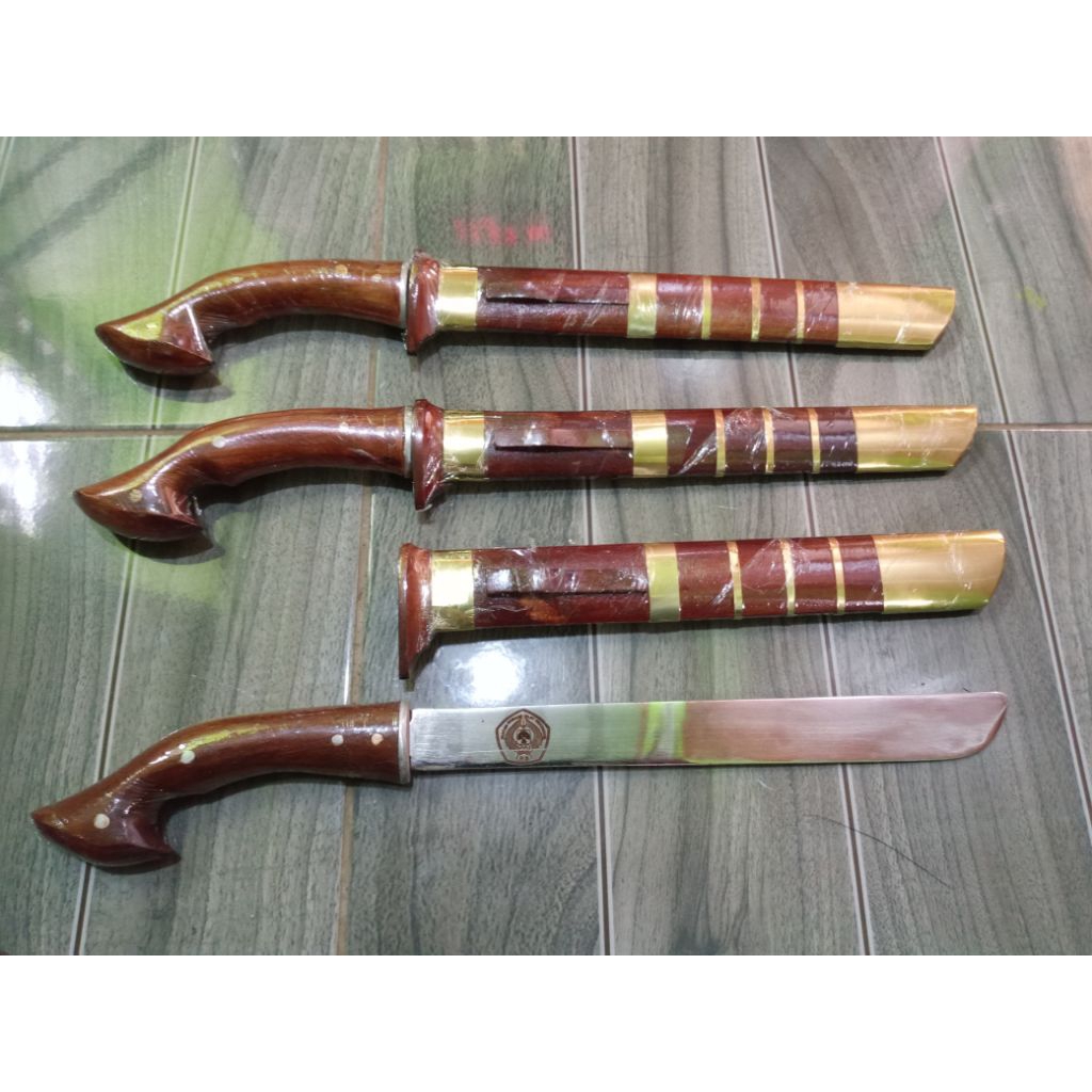 golok silat tidak tajam . cocok untuk latihan