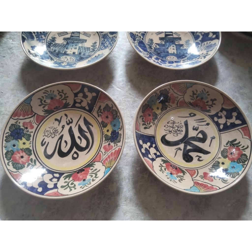 Piring Keramik Hiasan Dinding  - Elegan, Desain Unik