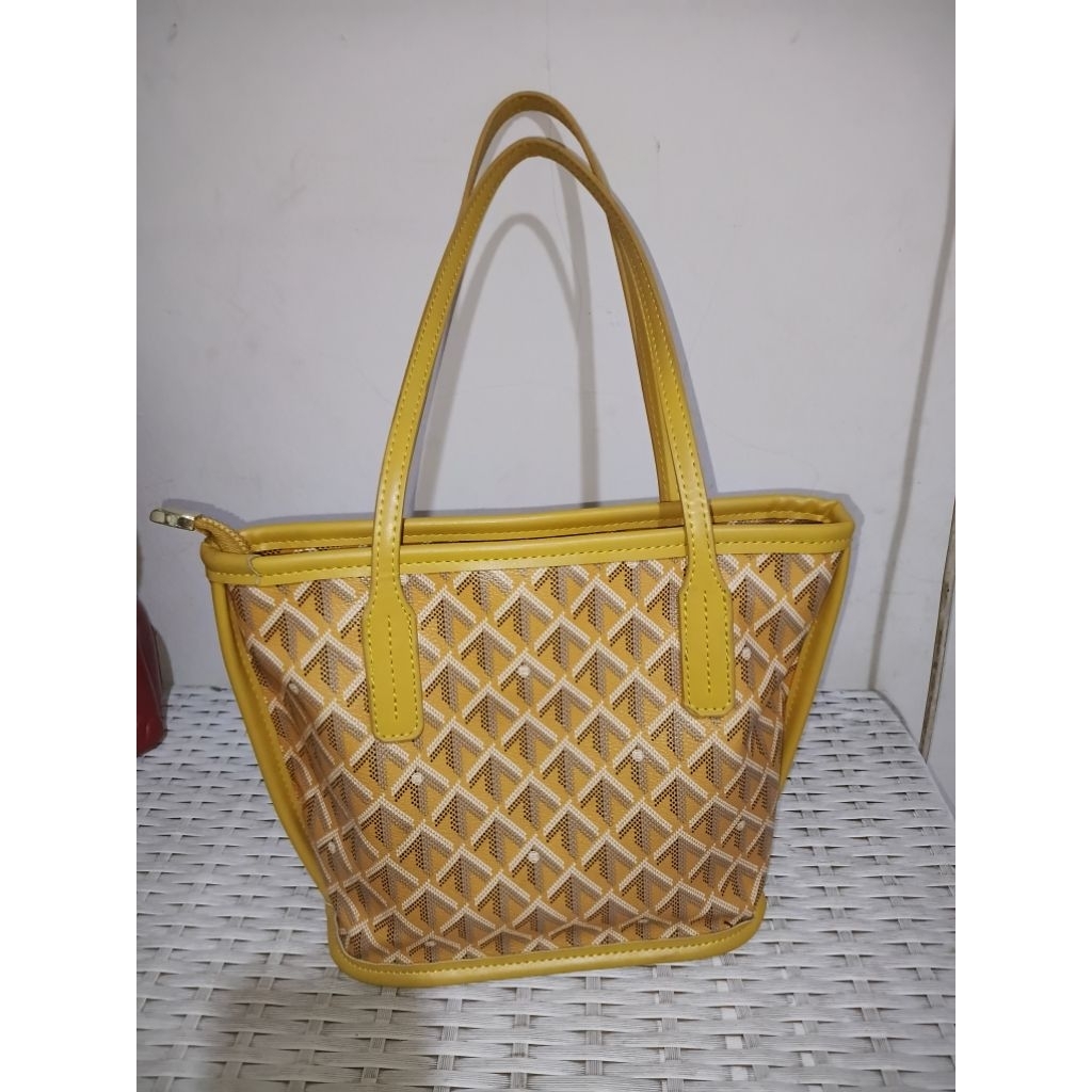 Tas Totebag ala CristyNg / Gooyaardd