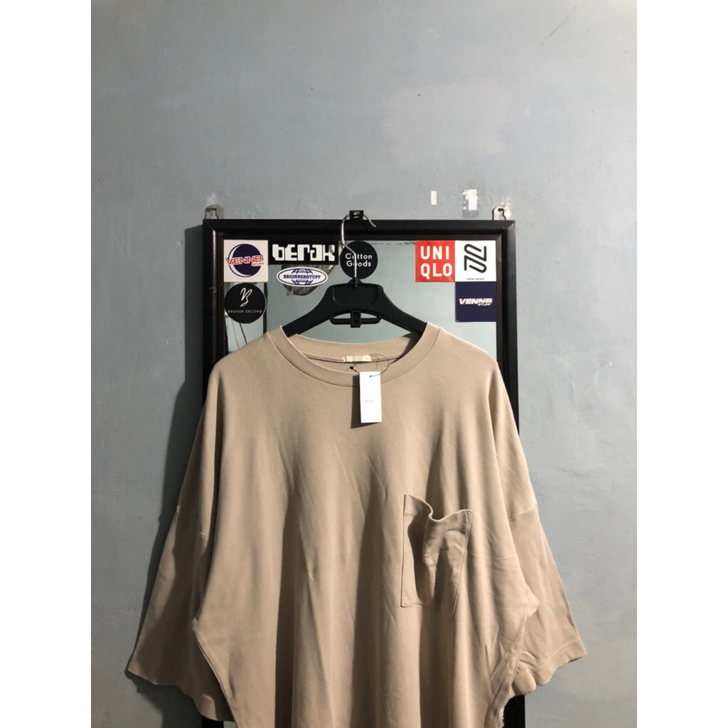Tshirt UNIQLO GU Pocket Oversize