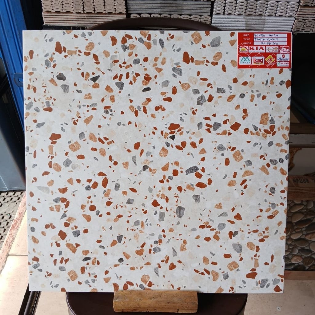 Keramik lantai kasar 50×50 | terazzo sunkist