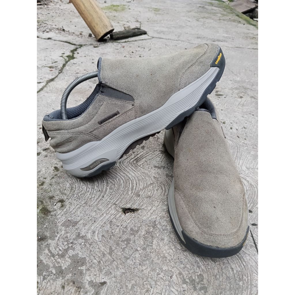 sepatu sneakers Skechers Goodyear slip on sport sz 43 44 suede