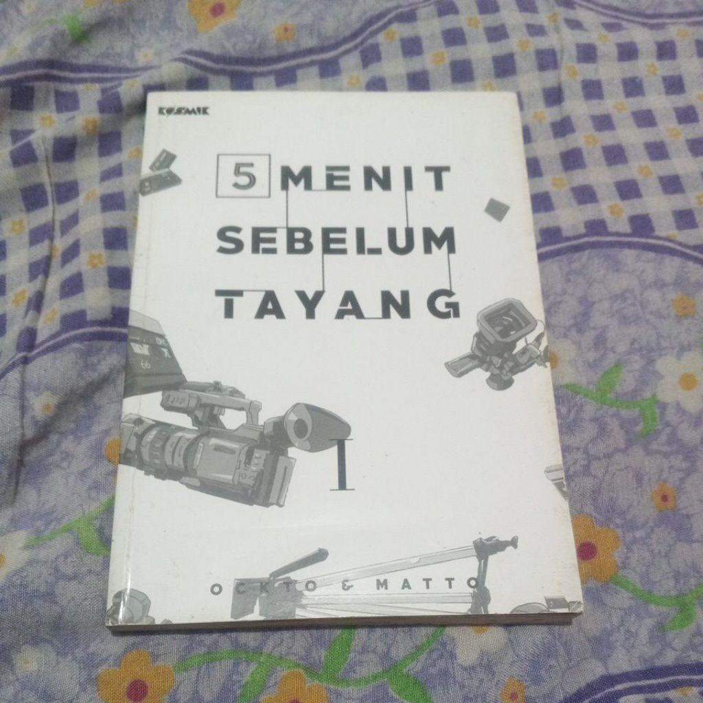 buku komik kosmik 5 menit sebelum tayang