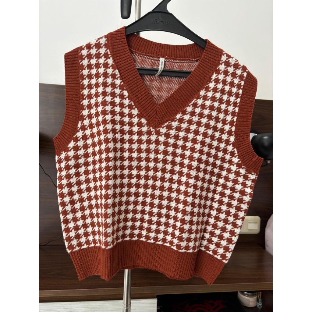Vest Rajut V-Neck