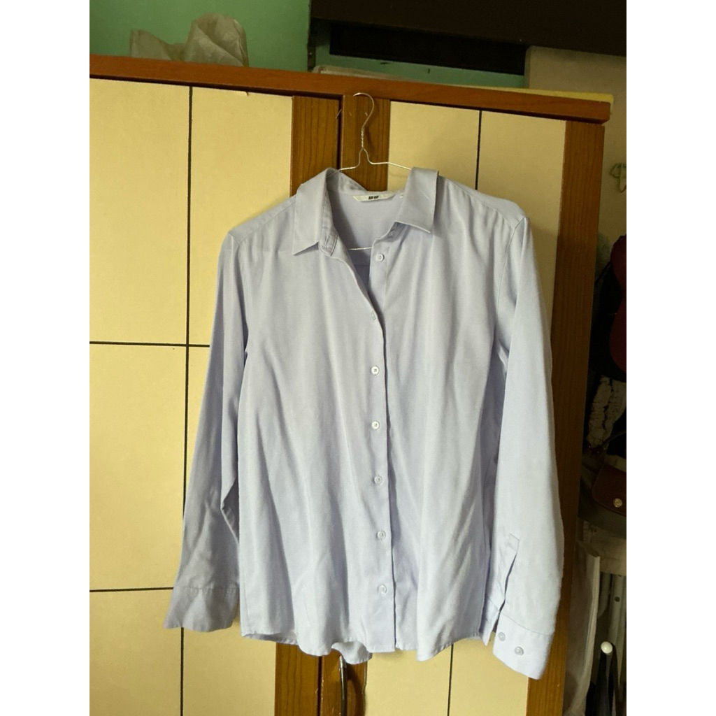 PRELOVED Uniqlo Kemeja Rayon Light Blue