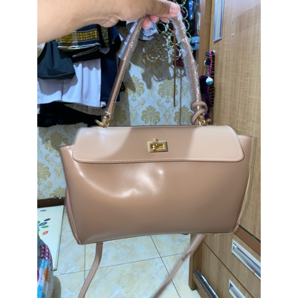 tas tote wanita nude