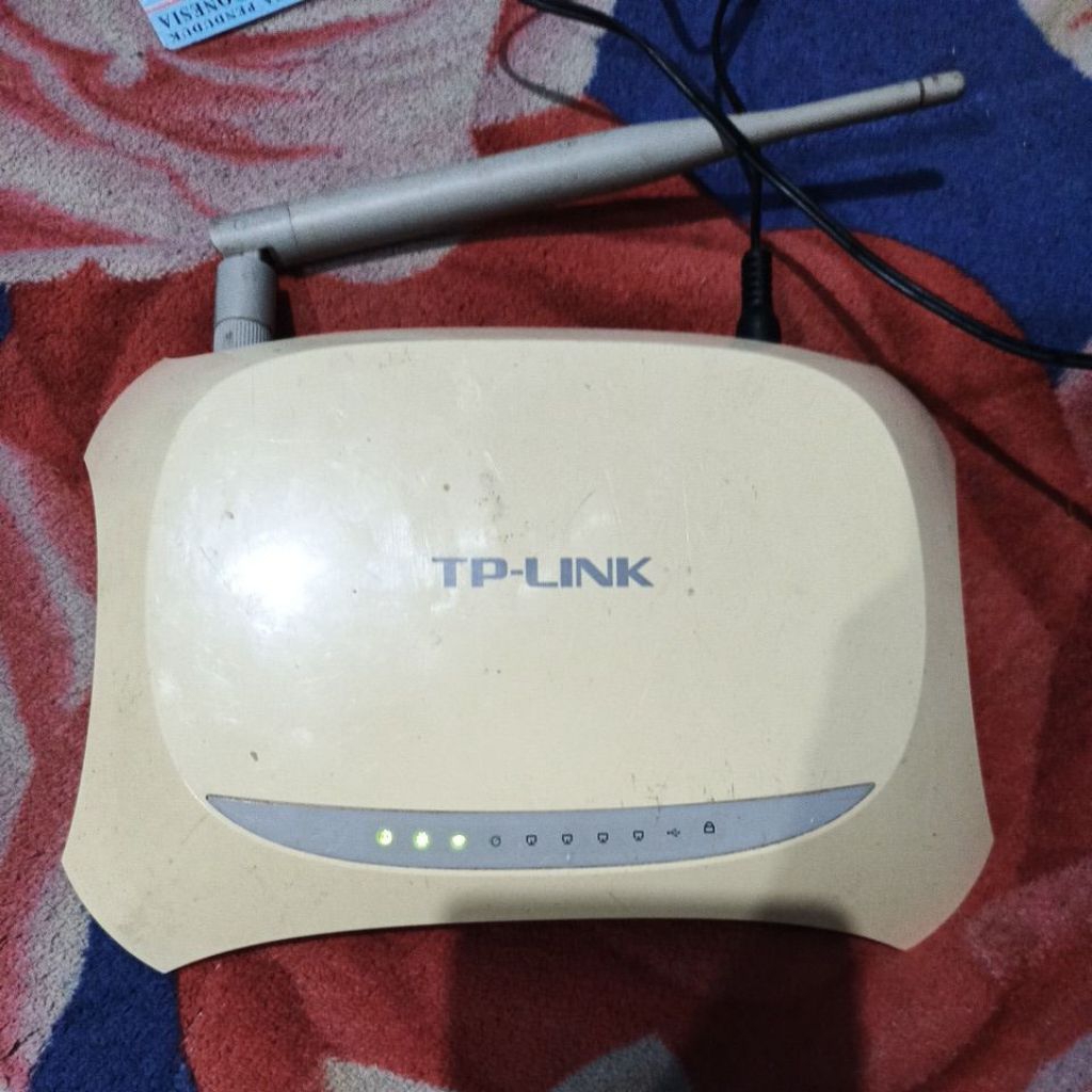 Router tplink  TL-MR3220 + adaftor