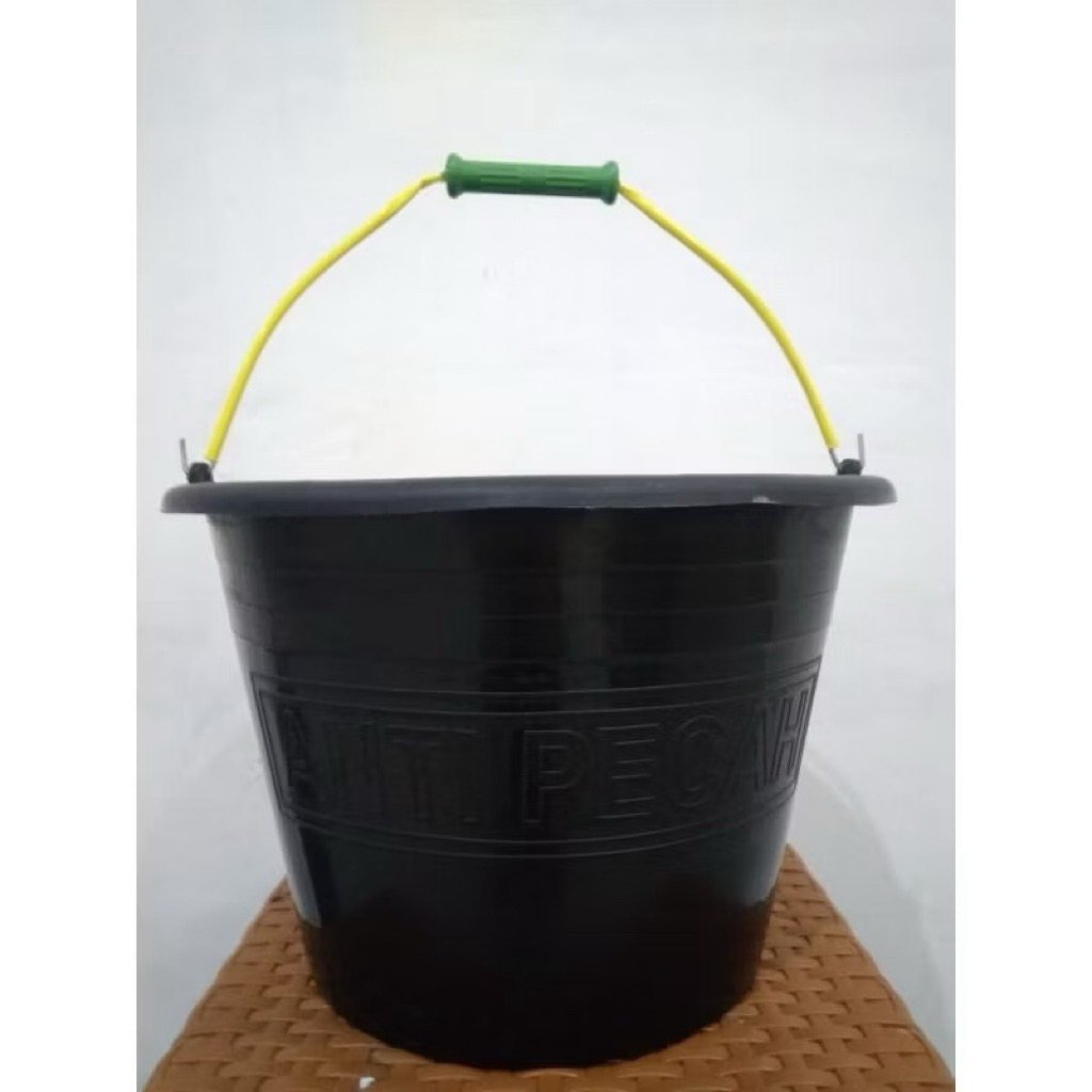 Ember Cor 18 Hitam / Ember Plastik Anti Pecah Cor 18