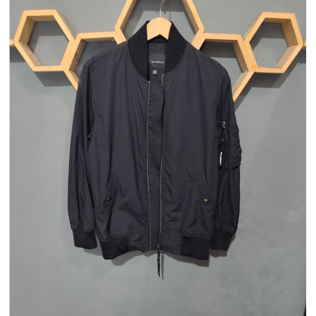 JACKET BOMBER KAI-AAKMANN HITAM