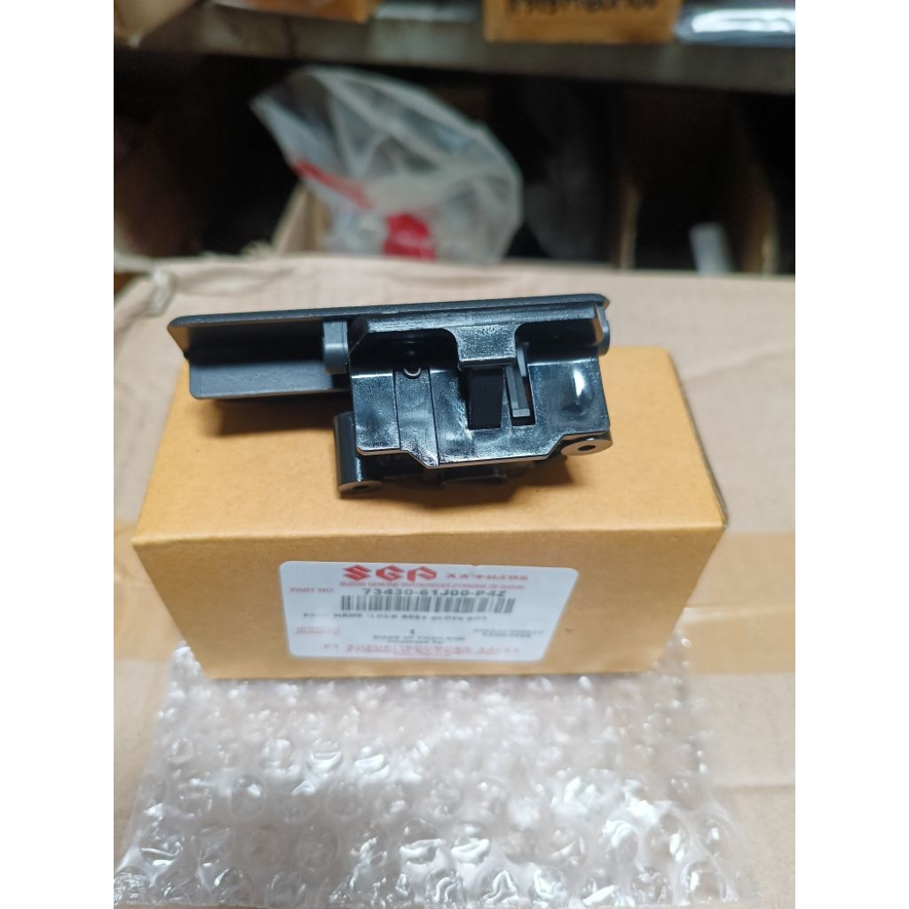 handel laci mobil Suzuki APV warna hitam