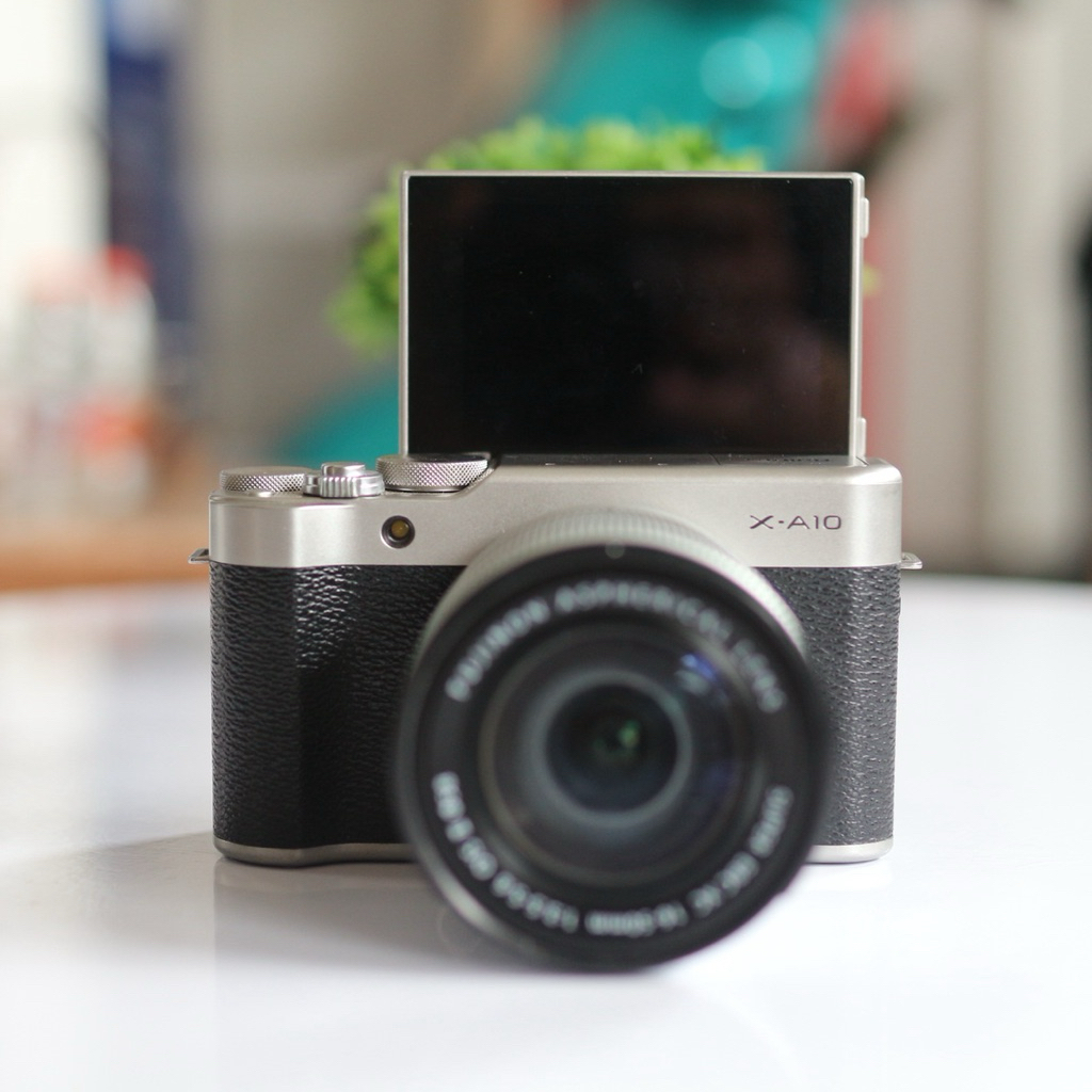 Mirrorless Fujifilm xa10 WiFi layar flip fullset