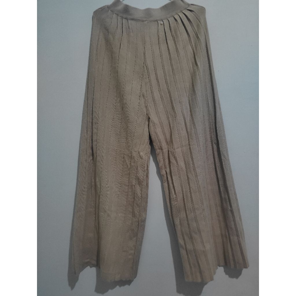 Celana Kulot Plisket Rok Duyung Knit Rajut Uniqlo