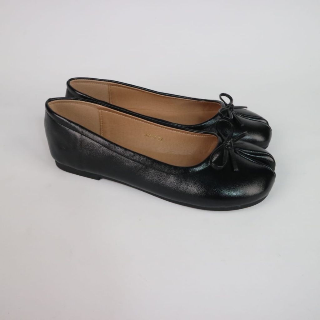 Flat Shoes Wanita CL Aiko Tabi Black Sepatu Tabi Hitam Elegan & Nyaman