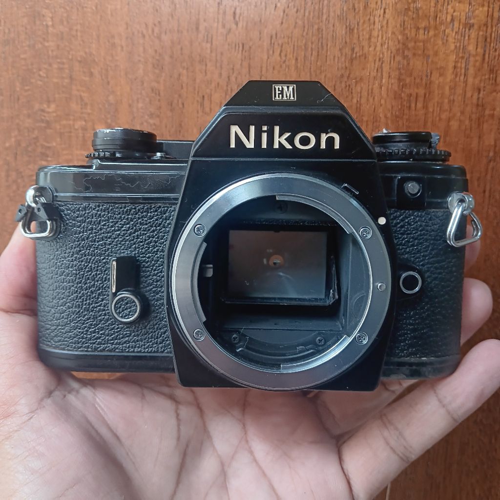 Kamera analog Nikon EM Body only