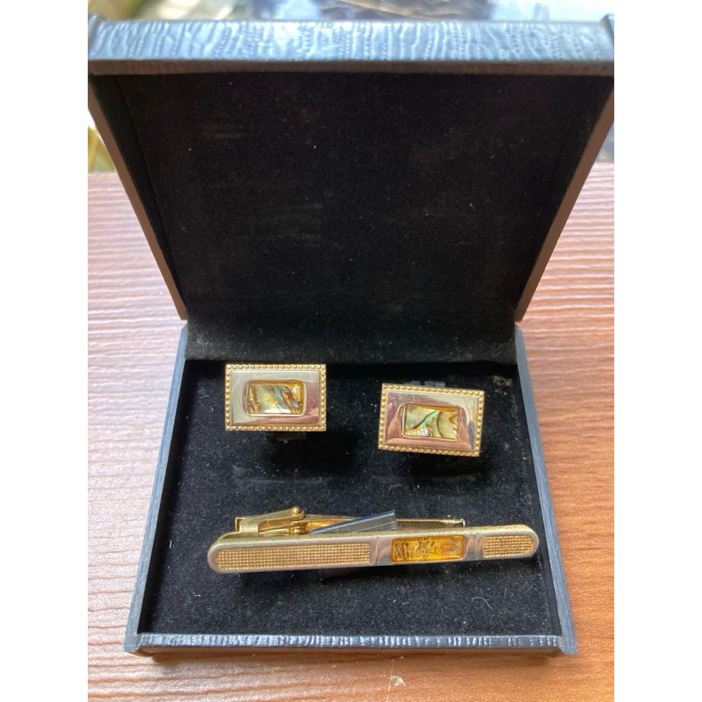 Vintage Mother Of Pearl Cufflink & Tie Bar Set Preloved