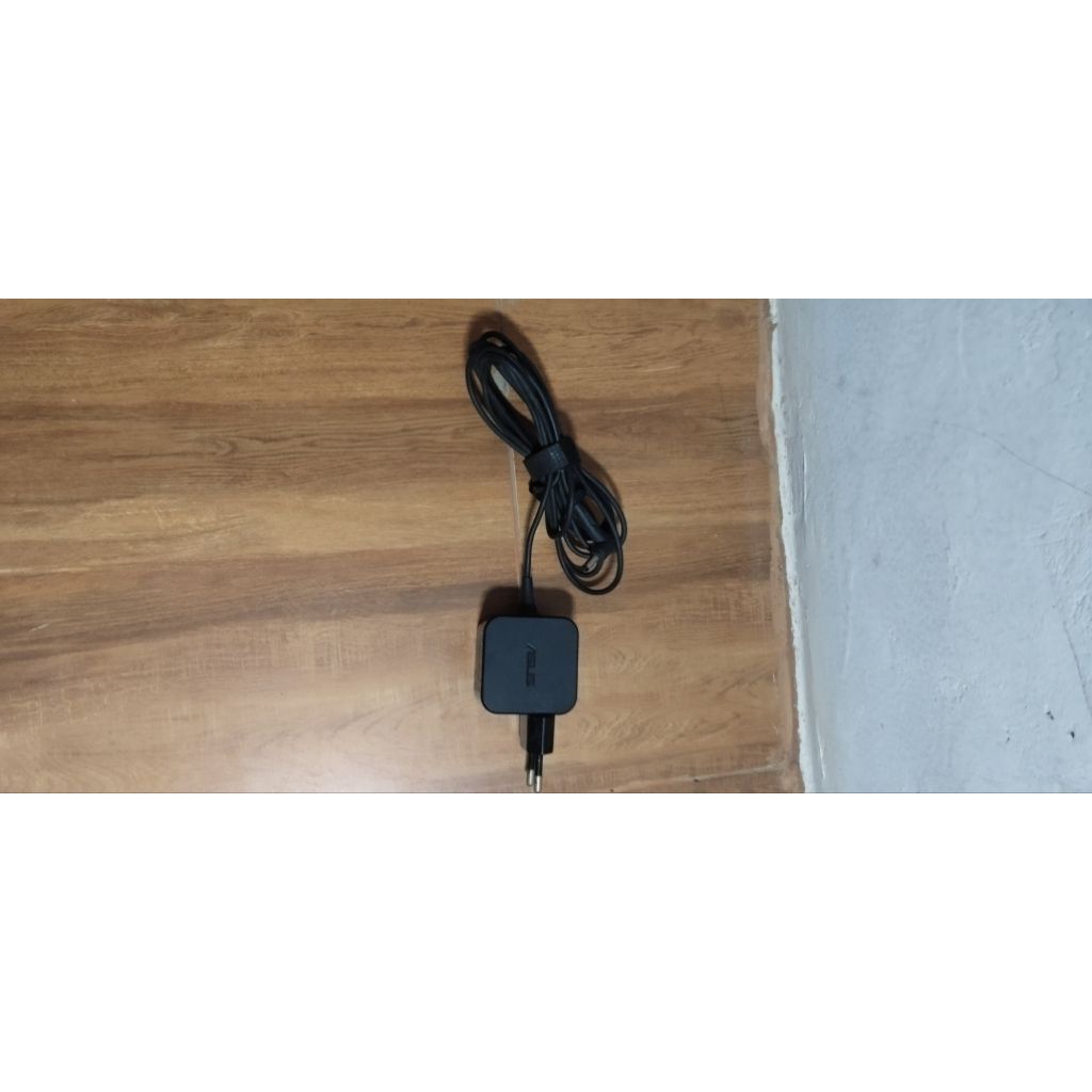 ASUS Charger AC Adapter ADP-33AW Z 19V 1.75A