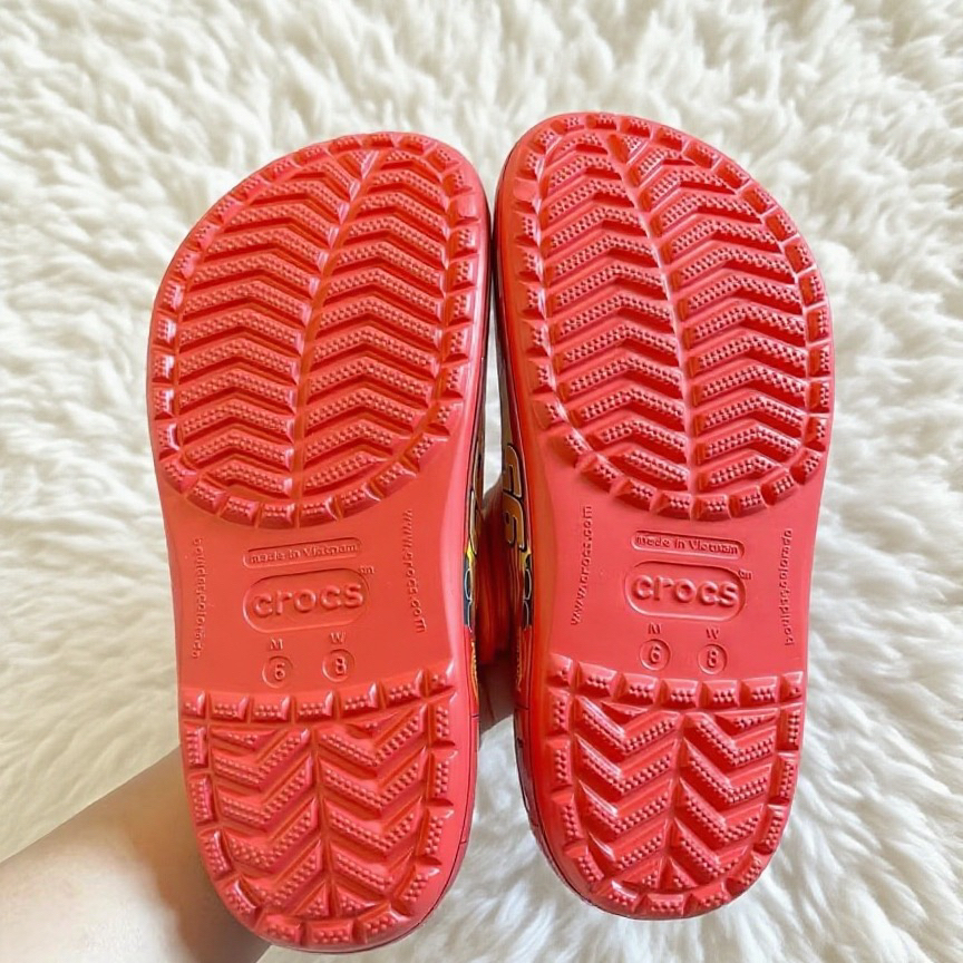 HOT PRODUCT Crocs Sandal Cars Dewasa Merah 95 Lightning McQueen Unisex Nyaman dan Ringan Pria