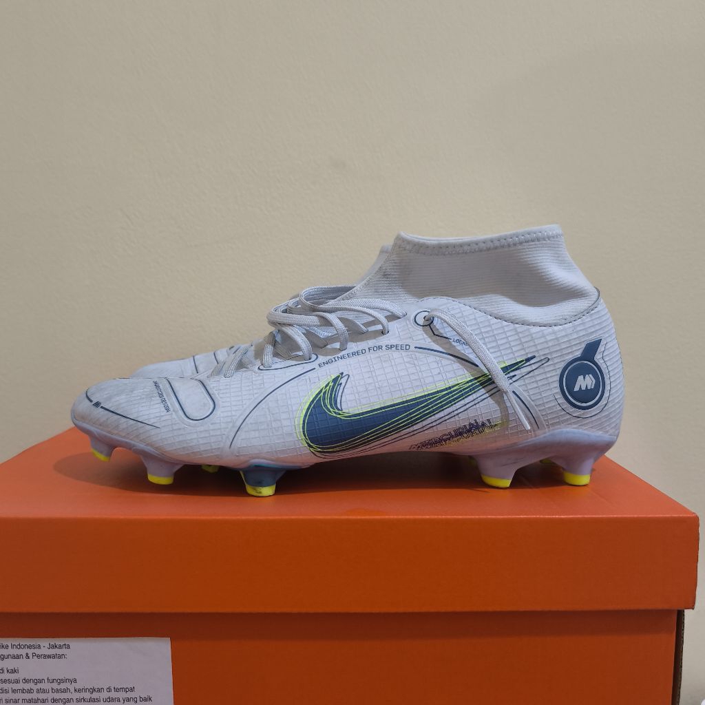 Nike Superfly 8 Academy FG/MG, size 44, sepatu bola