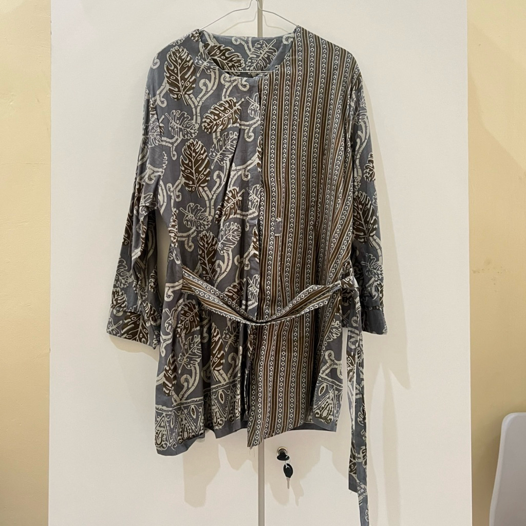 (PRELOVED) Blus Batik Wanita Modern Model Asimetris | Elegan