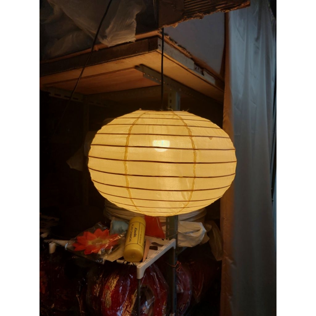 Lampion oval 40cm x25cm kuning soft /cream tua kain saten