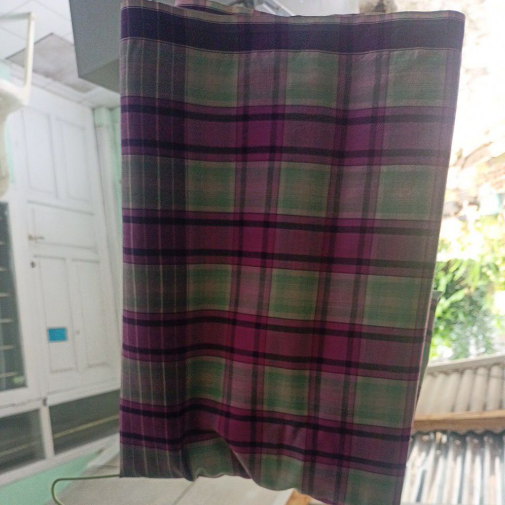 Sarung Preloved gajah duduk