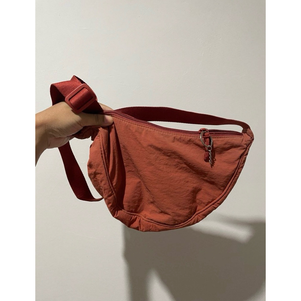 Tas slempang uniqlo (nett)