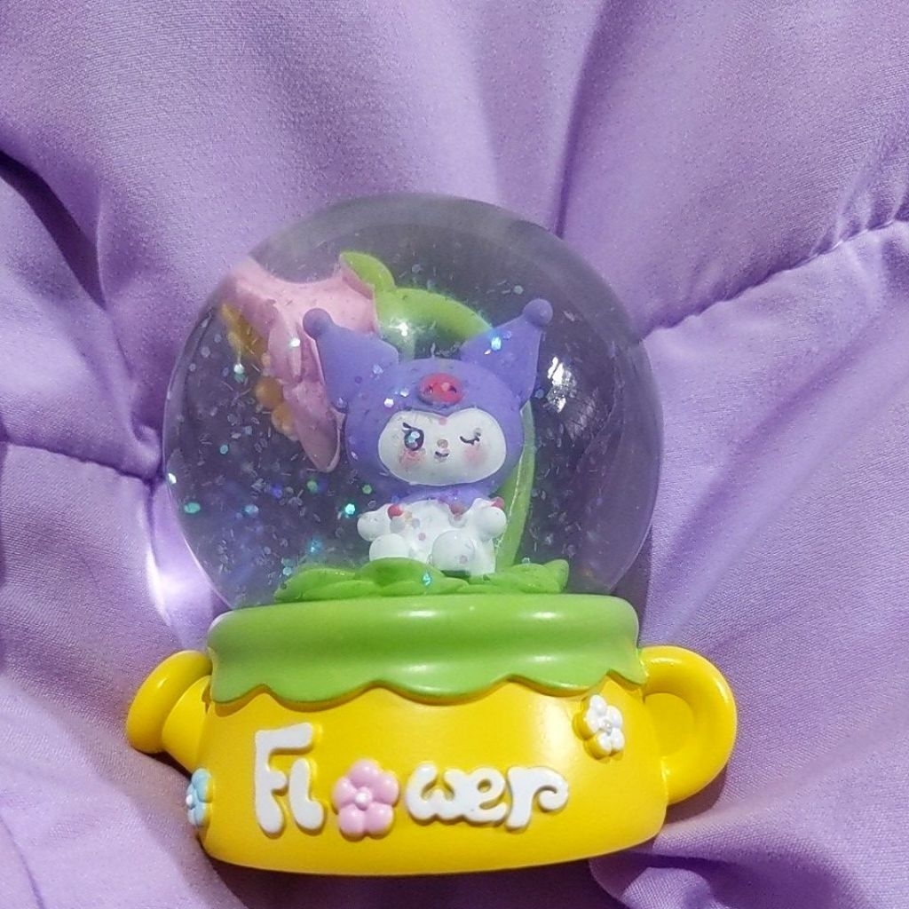 Snow Globe Kuromi Lampu