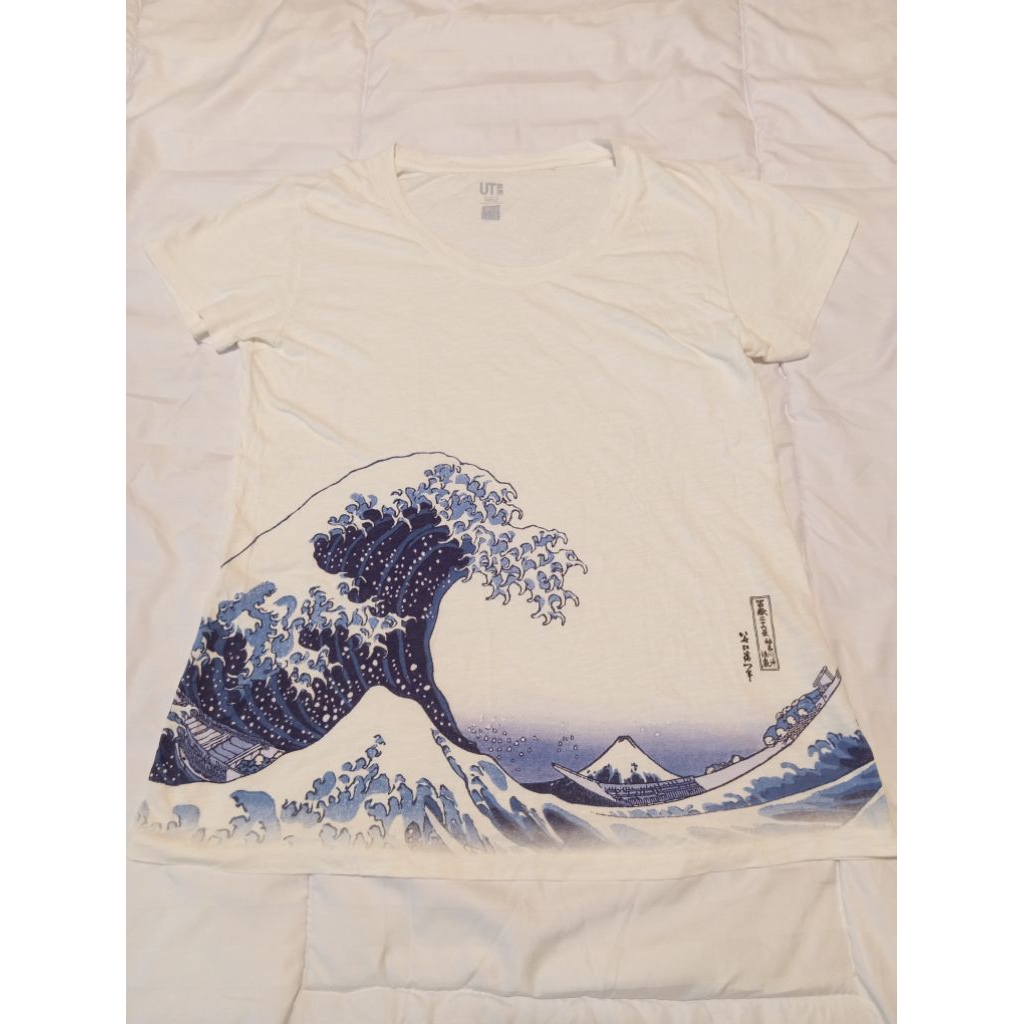 uniqlo x hokusai blue t-shirt