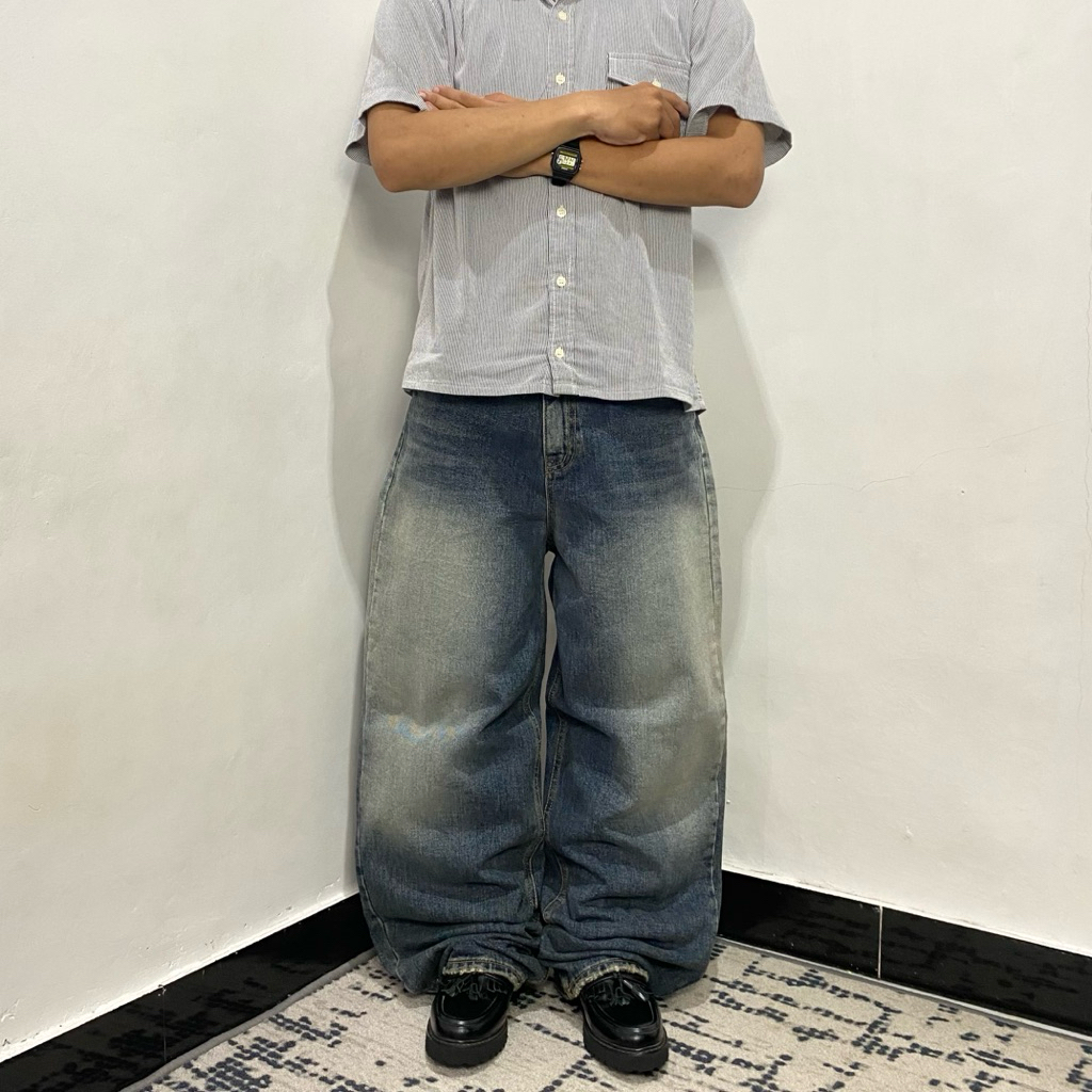 Unique Baggy washed blue jeans