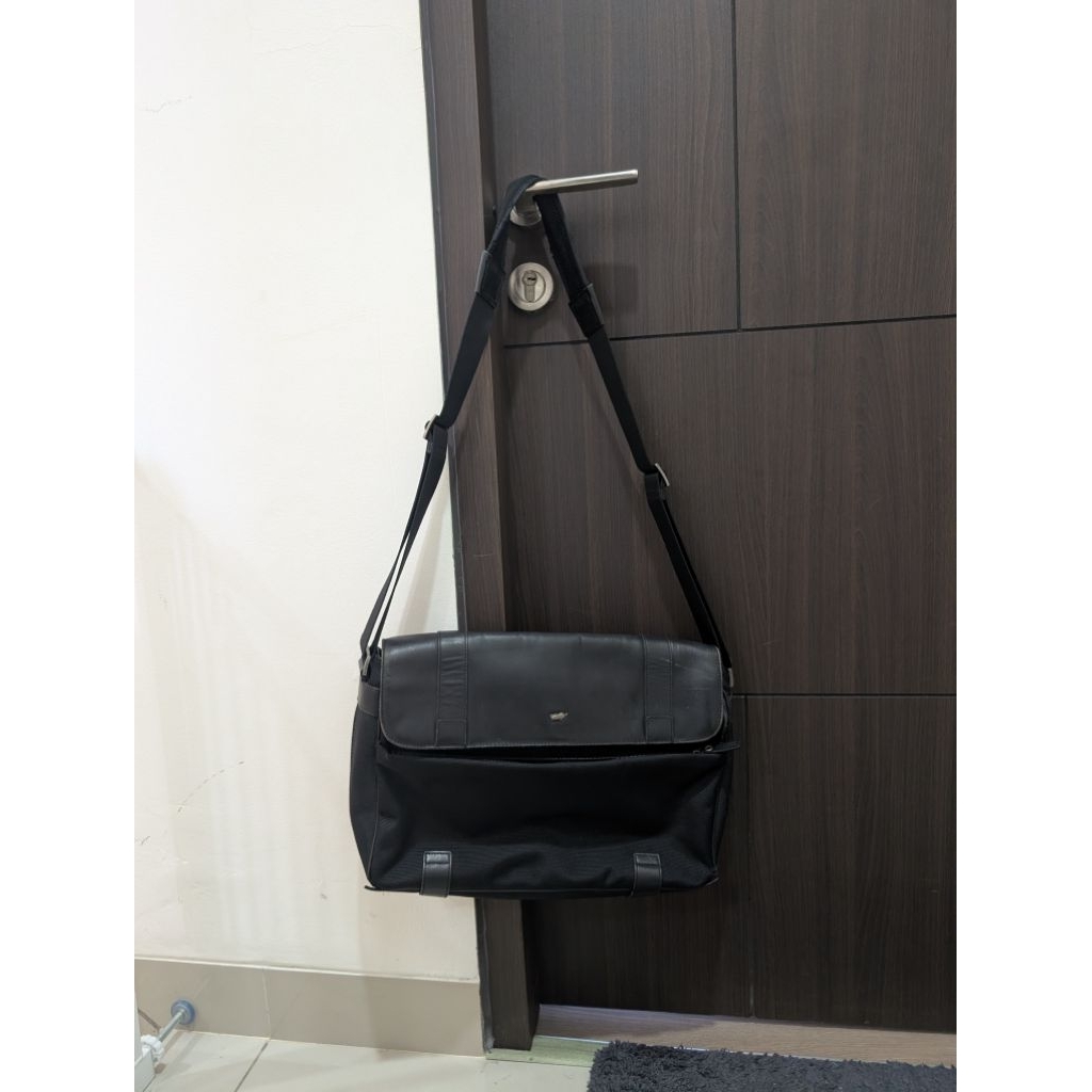 Braun Buffel Massenger Bag Sling Bag - Bekas Second Preloved