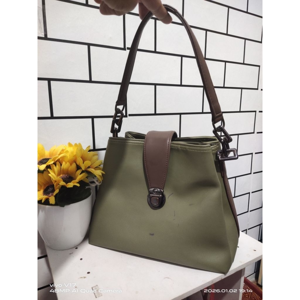 TAS PRELOVED WARNA HIJAU isi 3 ruang