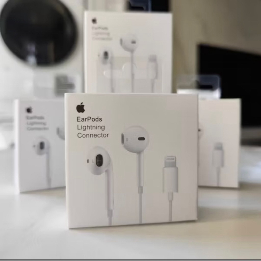 Apple EarPods with Lightning ConnectorApple EarPods (USB-C)