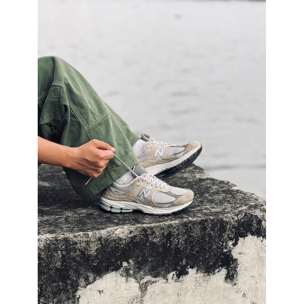 New Balane 2002r Grey Rain Cloud Reflective