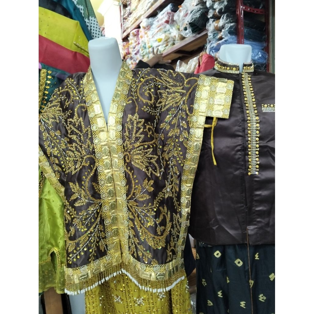 Baju pengantin Adat Bugis Makassar, baju kotak Payet, baju pengantin Payet depan