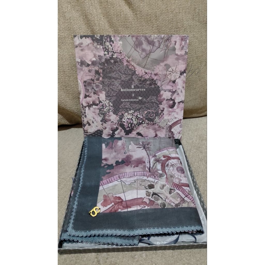 PL BUTTONSCARVES PRELOVED BUTTONSCARVES - LIKE NEW VVGC