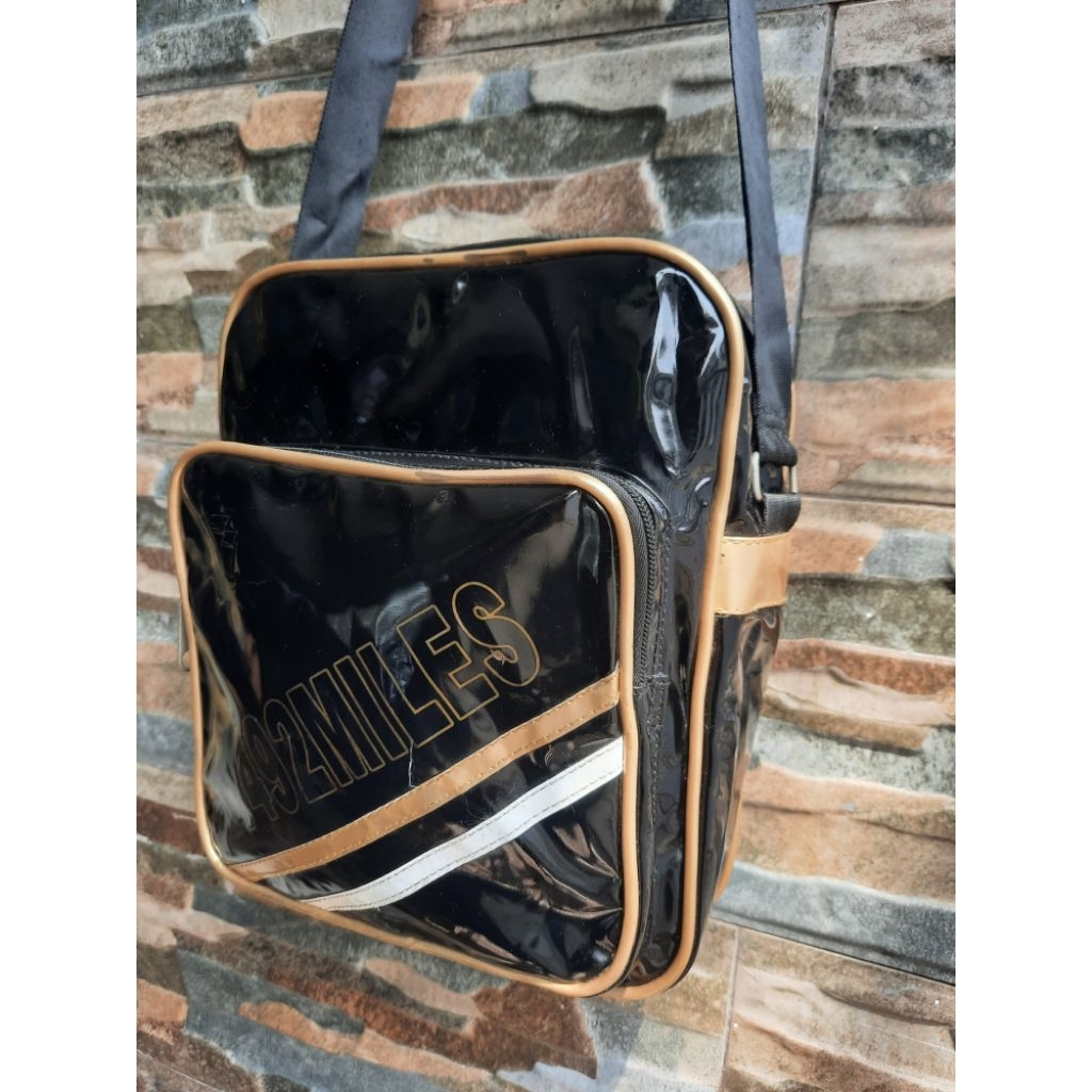 Sling Bag Hitam 1492 MILES