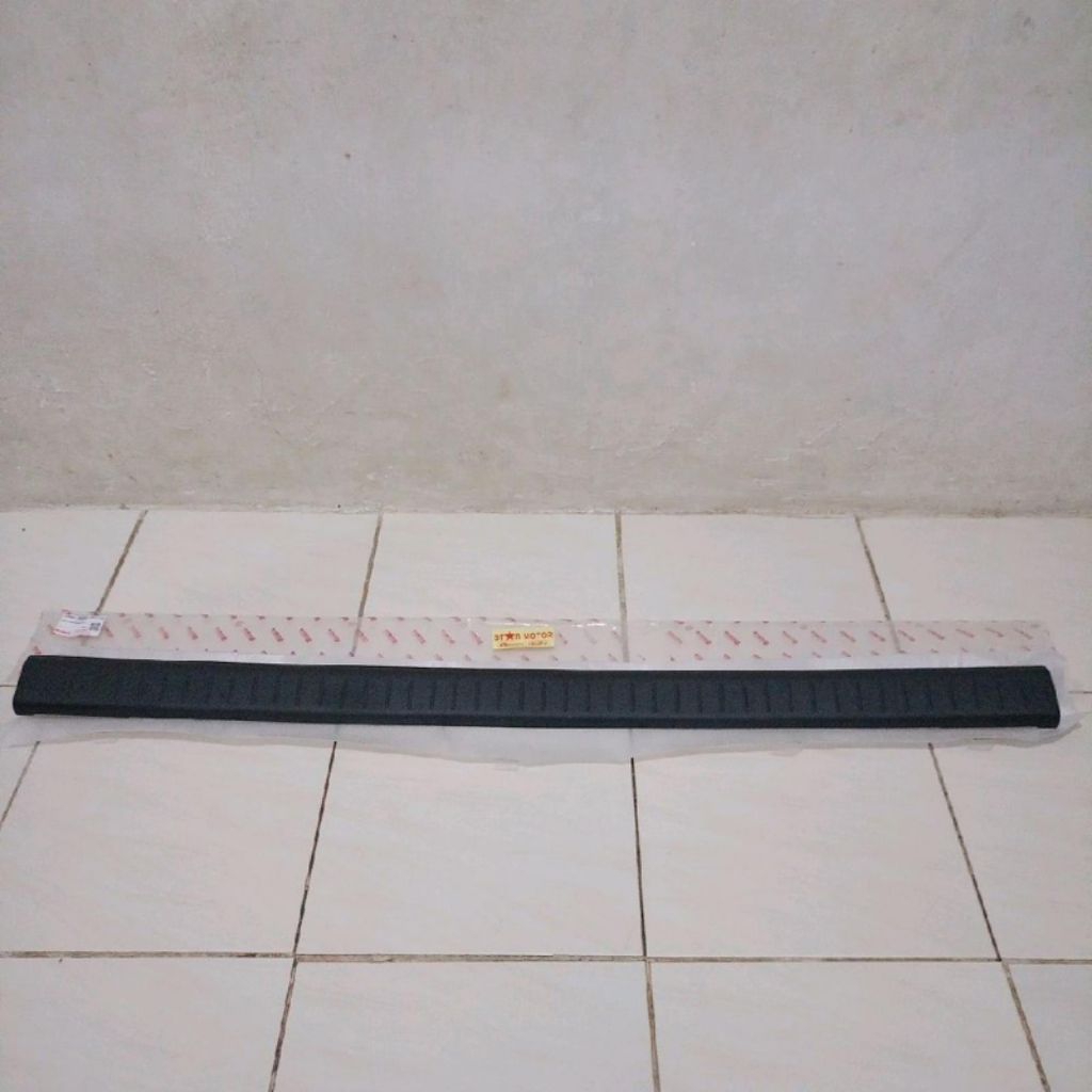 Penjepit karpet bagasi granmax minibus,penjepit karpet pintu bagasi grandmax original.