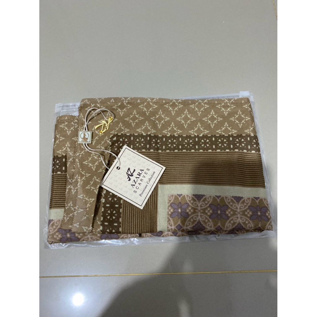 oleh oleh umroh kerudung krudung hijab jilbab segi4 segi 4 segiempat empat motif polos azara saudia 