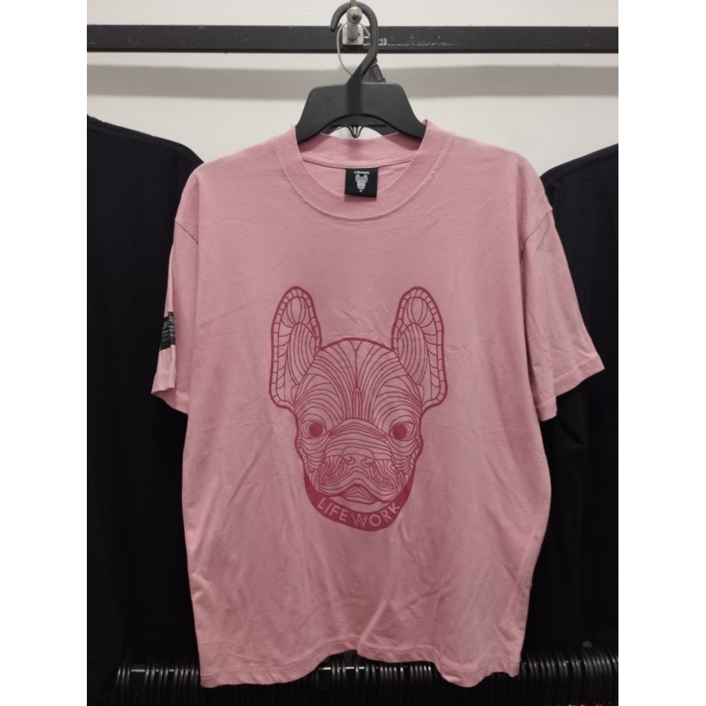 LIFEWORK PINKYS LOGO ICONIC TEE SECOND