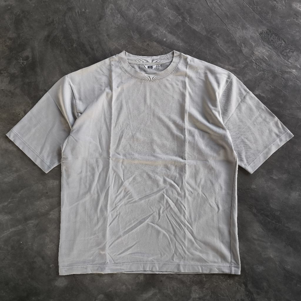 kaos uniqlo u airism greey like new