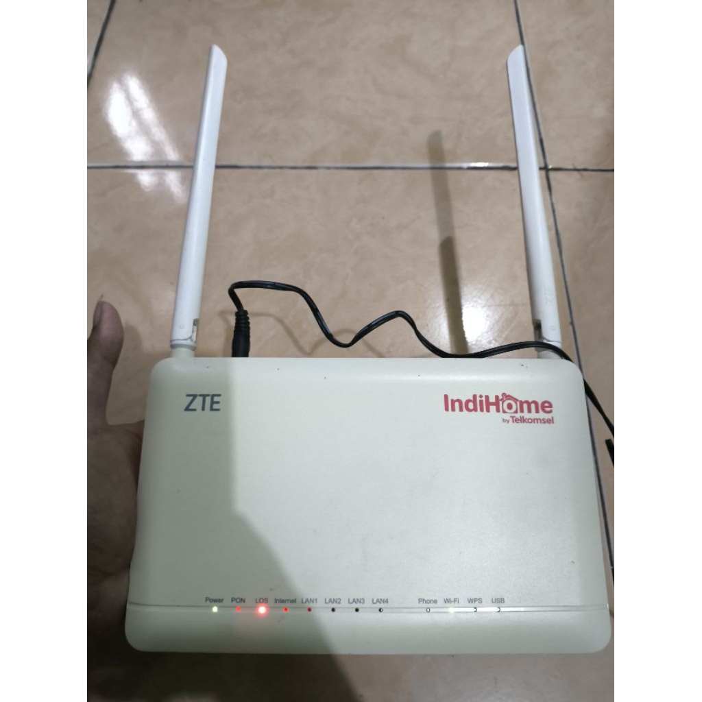 Router ZTE F670L Port Biru