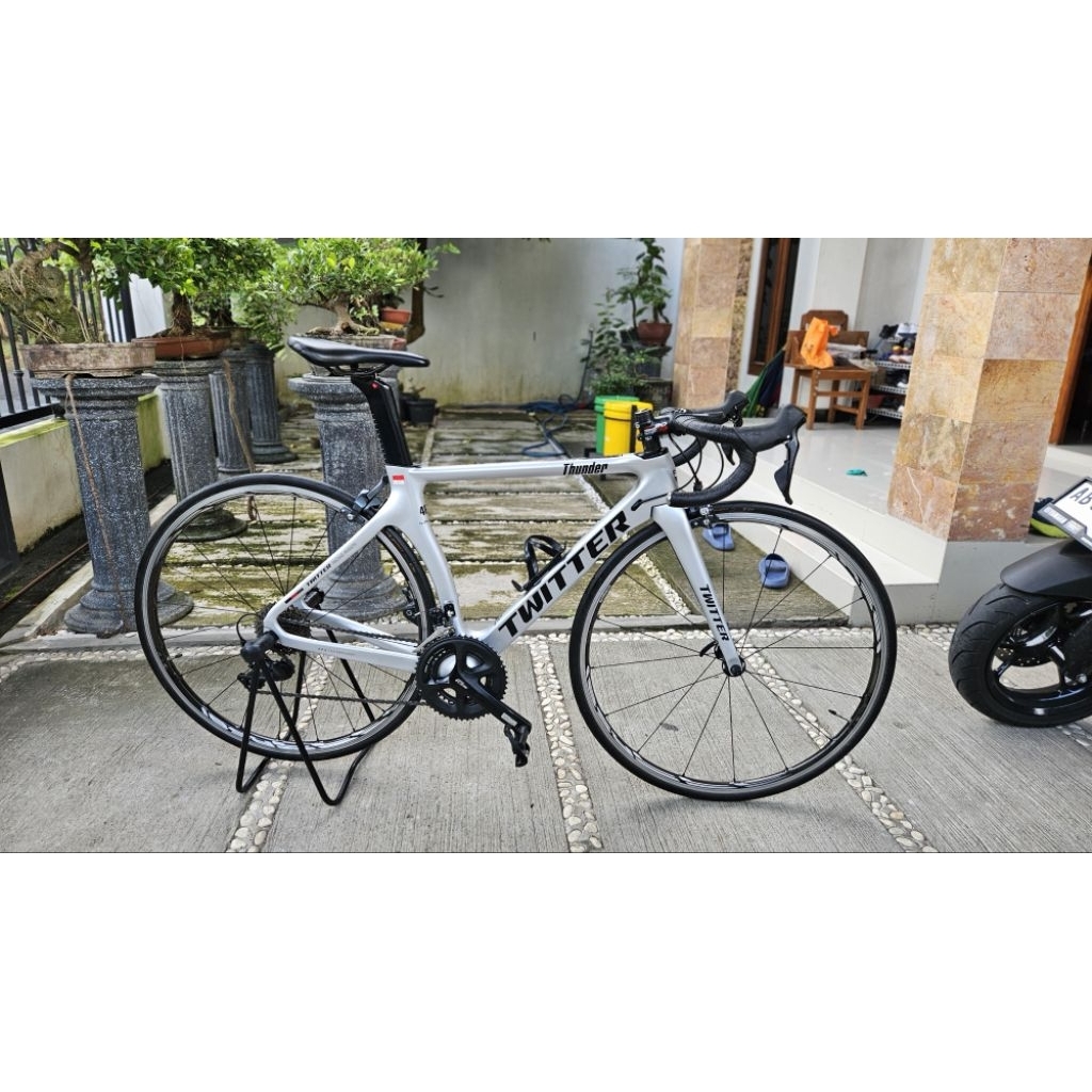 Roadbike Twitter Thunder