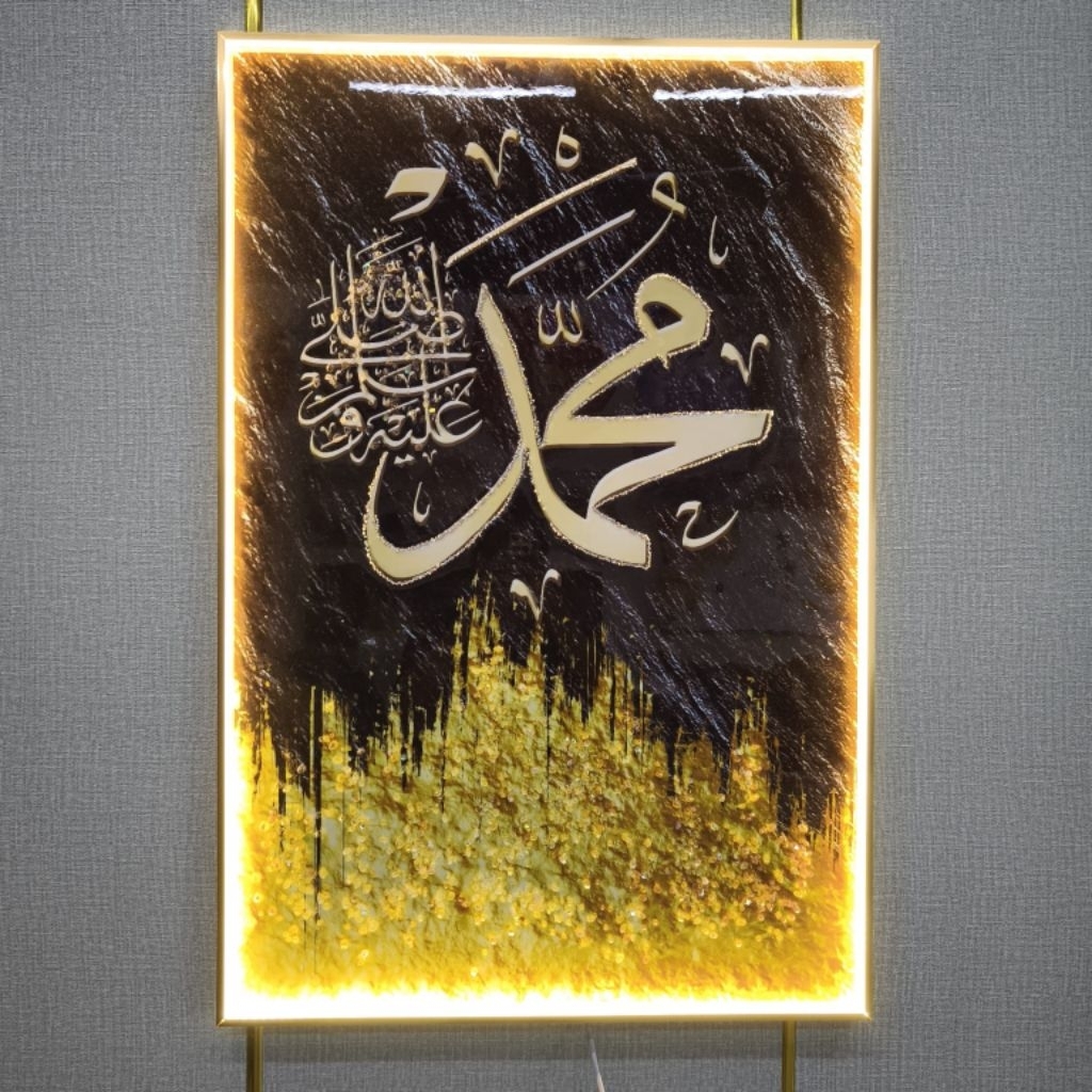 Lafadz Allah 60×90cmJudul "Lukisan Kaligrafi Lafadz Allah Emas Elegan – Nuansa Hitam Mewah & Religiu