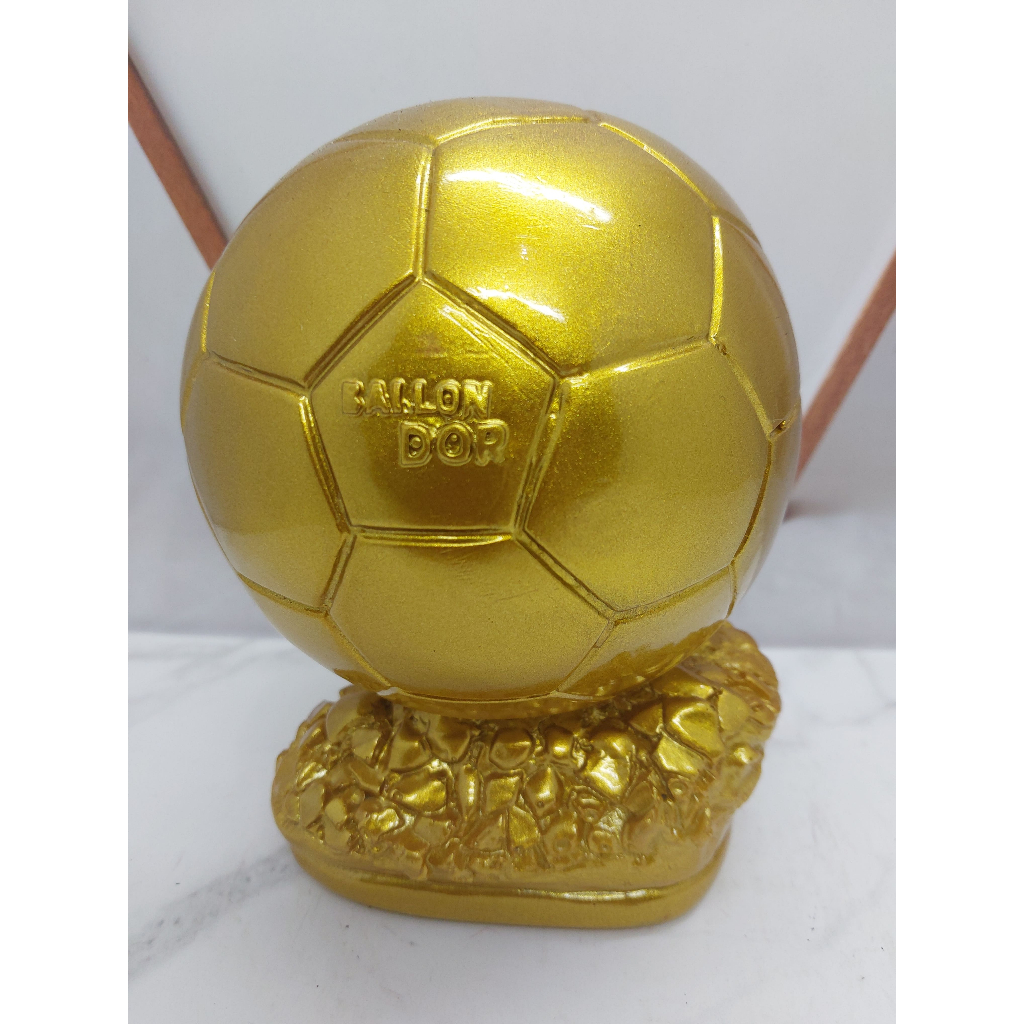 Piala trophy replika ballon d or tinggi 15 cm