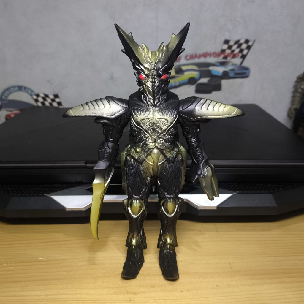 Ultra Monster Series Neo Baltan Sword 2001 (Renewal) - sofubi kaiju neo baltan ultraman cosmos